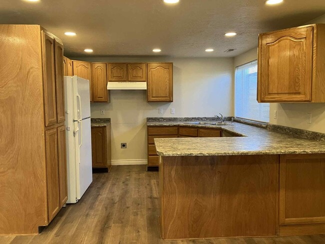 2777 W 2175 N