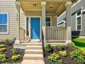 1910 Whitaker Dr in Austin, TX - Building Photo - Building Photo