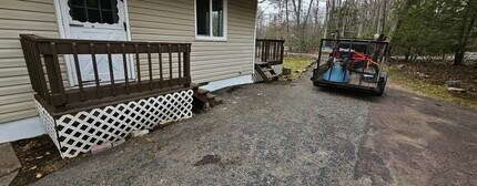 1010 Eisenhower Way, Unit 1010 Eisenhower Way in Tobyhanna, PA - Foto de edificio - Building Photo