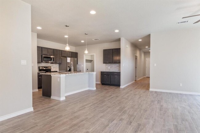 393 County Rd 306 in Jarrell, TX - Building Photo - Building Photo