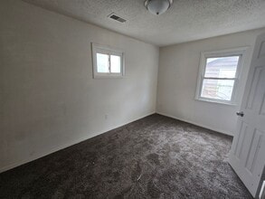 416 SE Pinecrest Dr in Topeka, KS - Building Photo - Building Photo