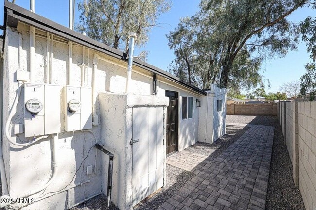 property at 2721 E Willetta St