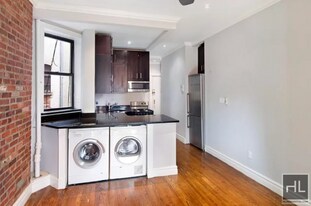 Mott Street in New York, NY - Building Photo