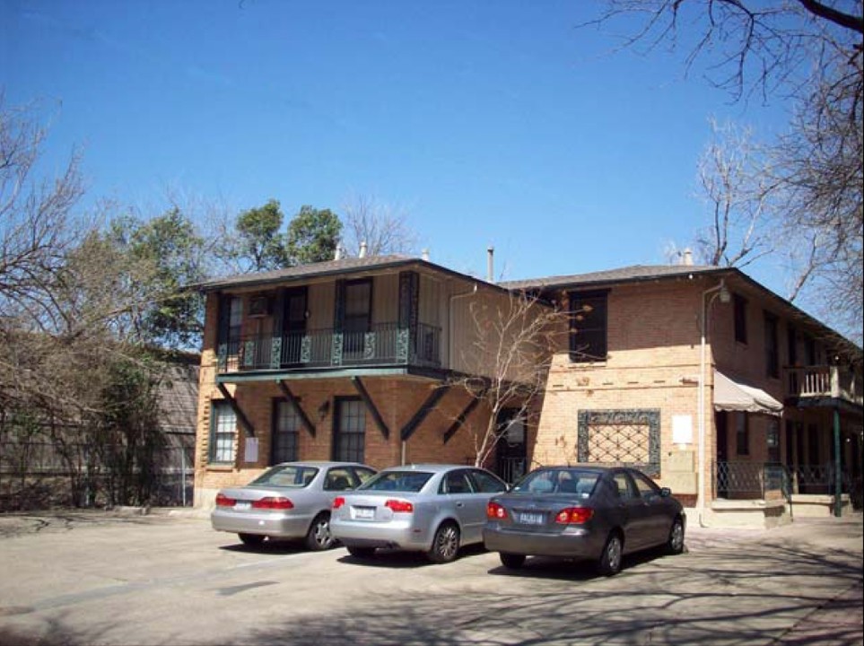 5801 Grassmere Ln in Dallas, TX - Building Photo