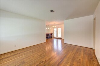 4538 Warm Springs Rd in Houston, TX - Building Photo - Building Photo