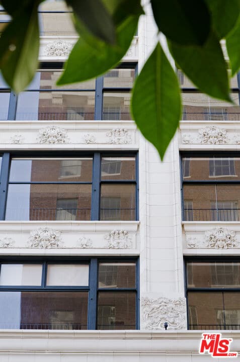 property at 315 W 5th St