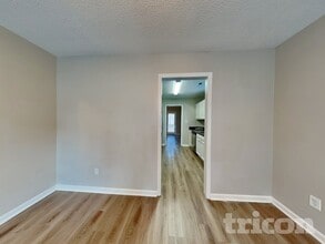 4417 Woodlawn Dr in Raleigh, NC - Foto de edificio - Building Photo