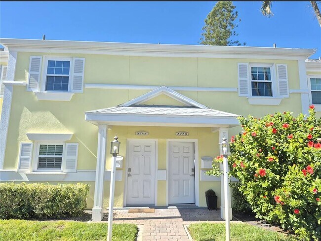 3739 Pompano Dr SE in St. Petersburg, FL - Building Photo - Building Photo