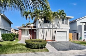 922 NW 106th Ave Cir in Miami, FL - Building Photo - Building Photo
