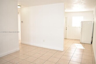 633 NW 6th Ct in Hallandale Beach, FL - Building Photo - Building Photo