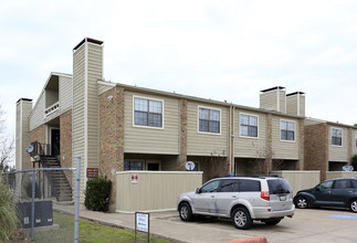 Cimarron Place in Dallas, TX - Building Photo - Building Photo