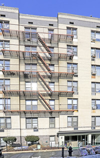 43-23 Ithaca St in Flushing, NY - Foto de edificio - Building Photo