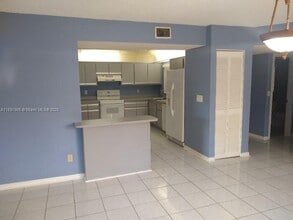 9665 Riverside Dr in Coral Springs, FL - Building Photo - Building Photo