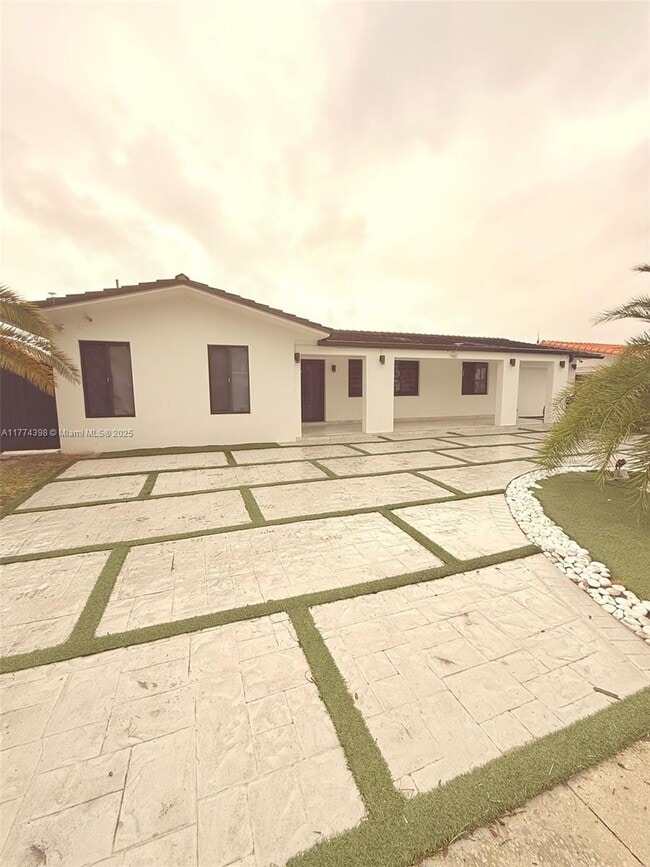 property at 960 W 33rd Pl