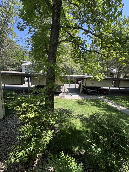2391 Roundhouse Rd in Sparks, NV - Building Photo