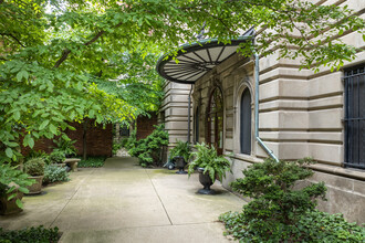 Oakdale Towers in Chicago, IL - Building Photo - Building Photo