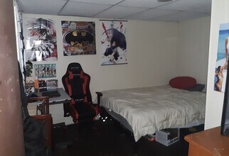 38 Middle St, Unit 1 in Orono, ME - Foto de edificio - Building Photo