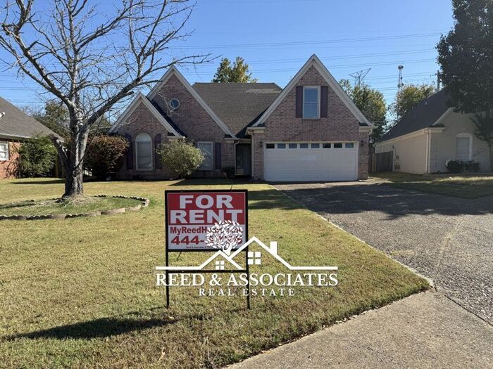 9371 Helmsley Dr in Cordova, TN - Building Photo