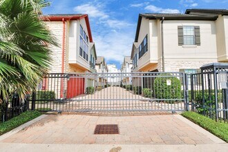 2941 Clinton Dr in Houston, TX - Foto de edificio - Building Photo