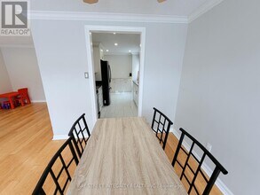 35 Raleigh Crescent in Markham, ON - Building Photo - Building Photo