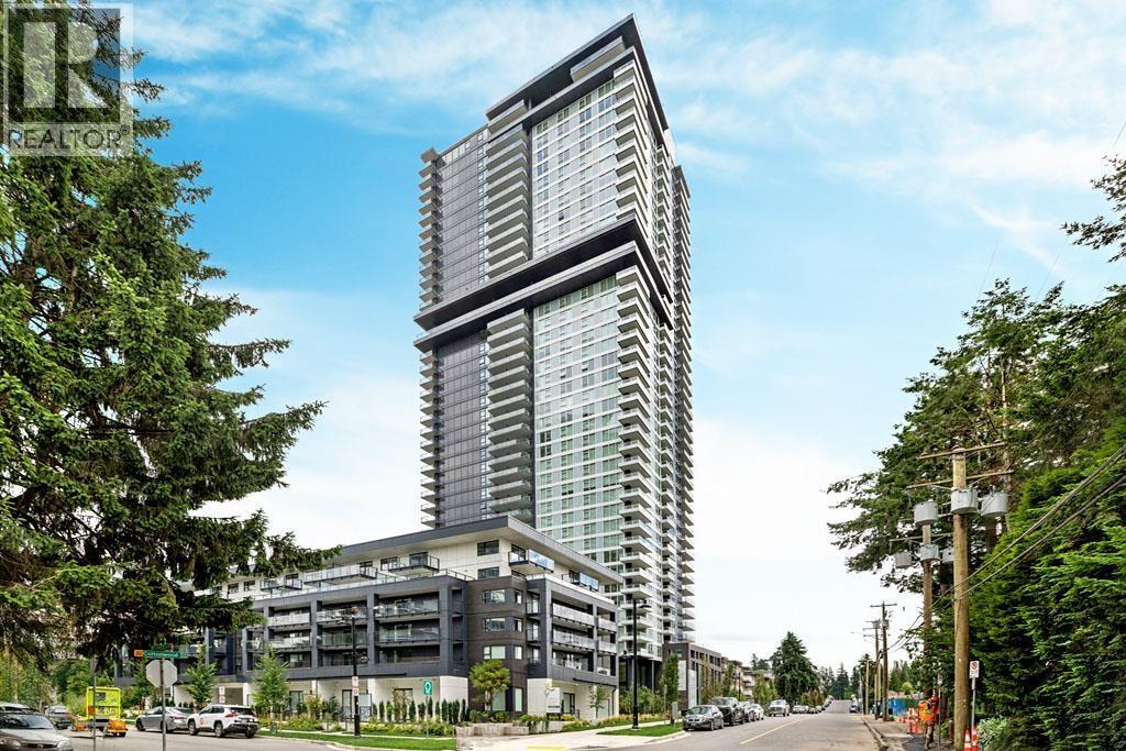 537 Cottonwood Ave in Coquitlam, BC - Building Photo