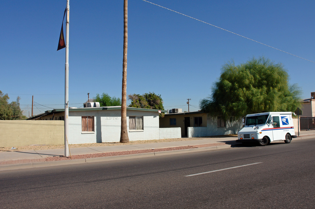 Stage Coach Apartments in Tolleson, AZ - Building Photo