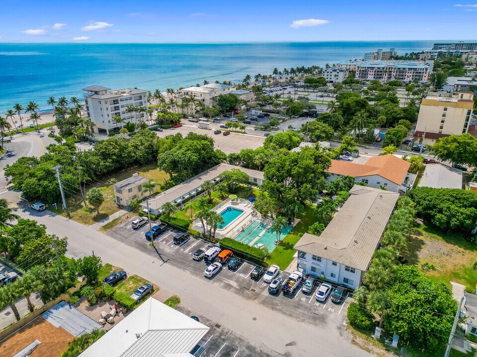 2060 NE 1st St in Deerfield Beach, FL - Building Photo
