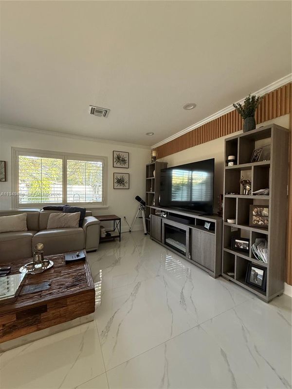 10194 SW 202nd Terrace in Cutler Bay, FL - Foto de edificio - Building Photo