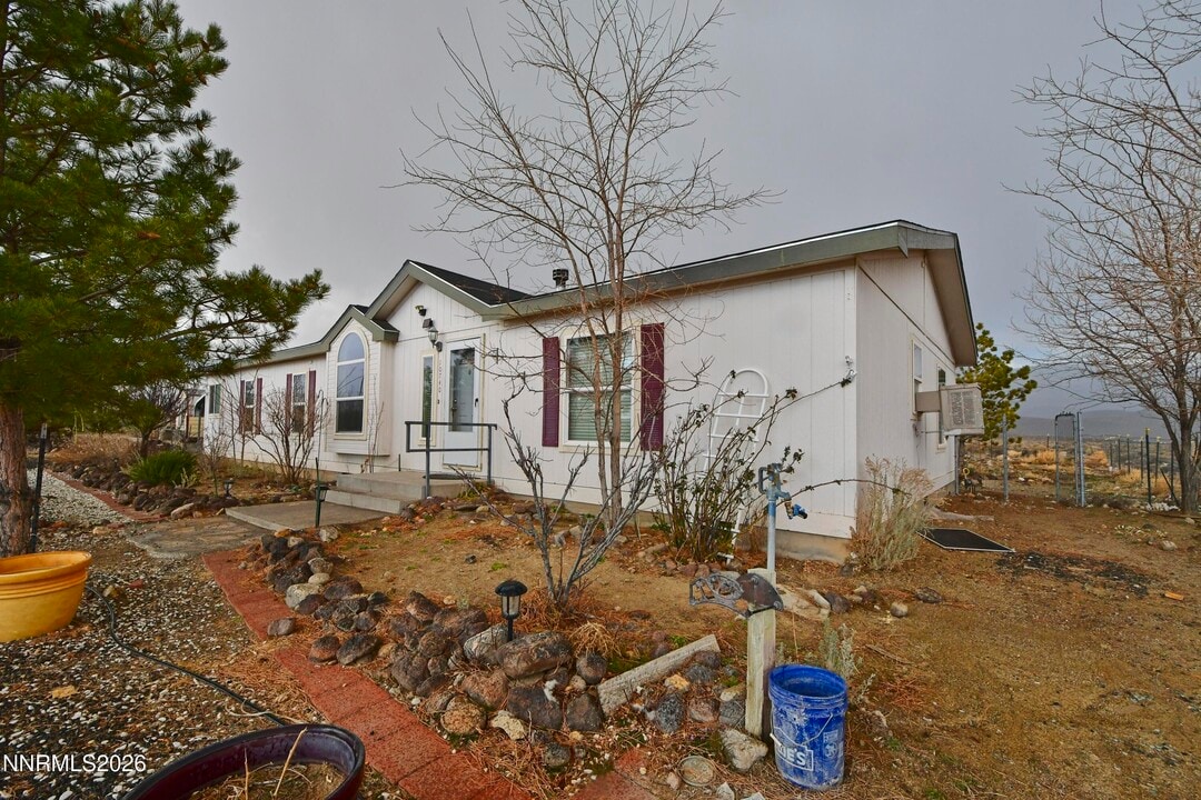 10740 Geurts Ln in Silver Springs, NV - Building Photo