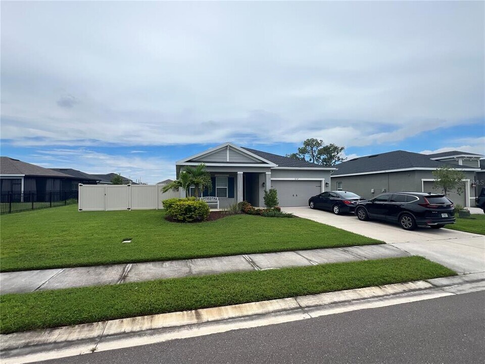 8507 Sunshower Pl in Parrish, FL - Foto de edificio