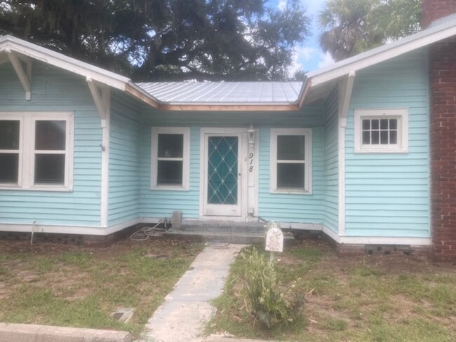 property at 918 11th Ave W