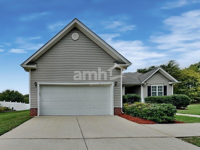 property at 1207 Hampton Park Dr