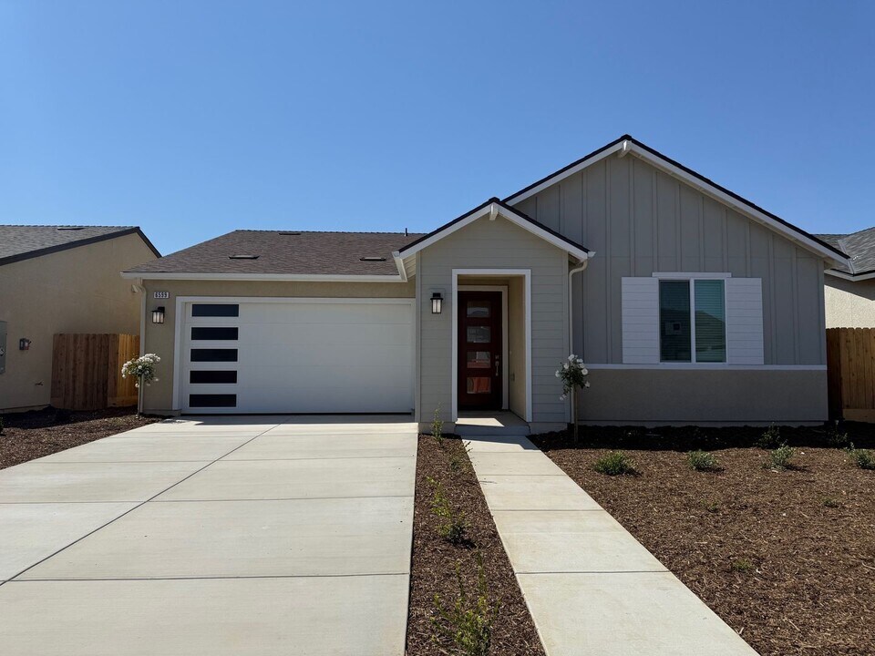 6599 E Weathermaker Ave in Fresno, CA - Building Photo