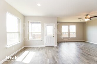 401 Goldfinch Rd in Denton, TX - Building Photo - Building Photo