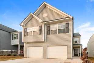 3949 Lake Manor Way in Atlanta, GA - Building Photo