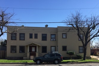 1516 F St in Modesto, CA - Foto de edificio - Building Photo