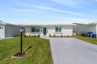 902 SW 17th St in Boynton Beach, FL - Building Photo