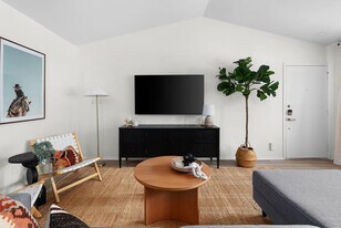 2500 Berkett Dr in Austin, TX - Building Photo