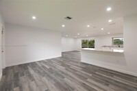 5521 SW 55th Ave in Davie, FL - Foto de edificio - Building Photo