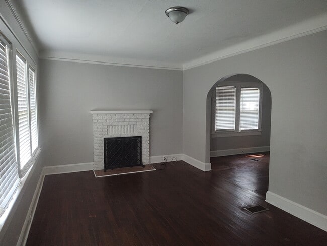 property at 405 W 18th St