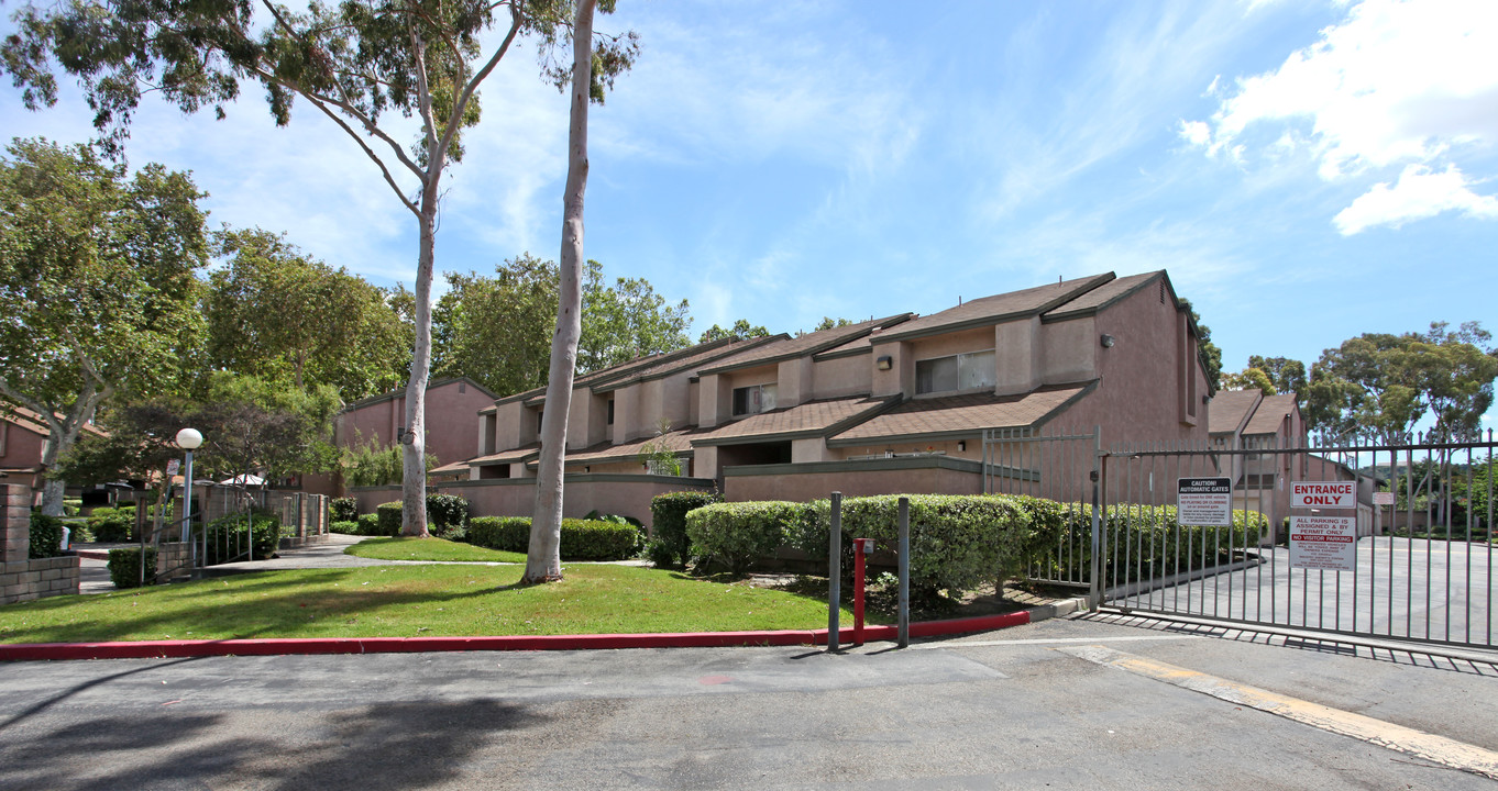 Nantes Manor in La Puente, CA - Building Photo