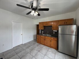 26 Abbott St in Lowell, MA - Building Photo