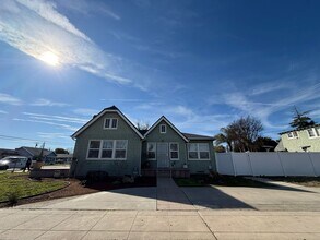 790 E San Joaquin Ave in Tulare, CA - Building Photo - Building Photo