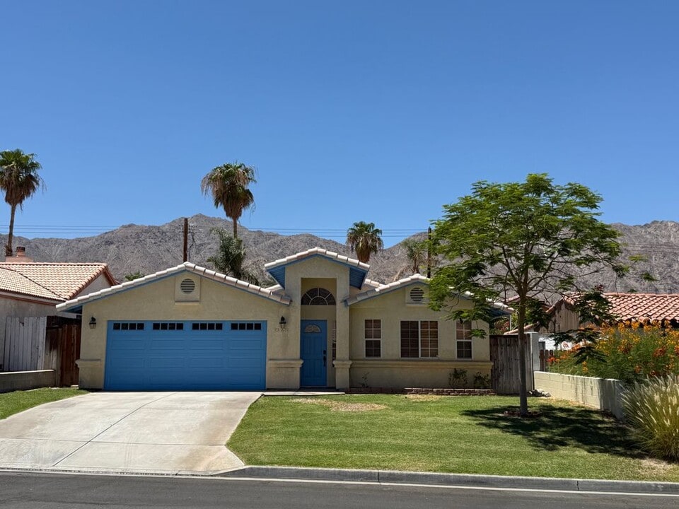 53865 Avenida Mendoza in La Quinta, CA - Building Photo