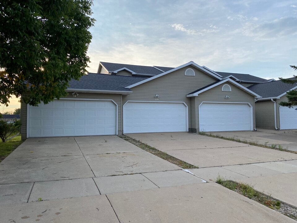 517 Trail Side Dr, Unit 517 in Deforest, WI - Building Photo