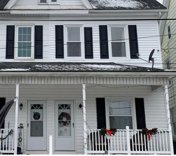 242 S Walnut St in Slatington, PA - Building Photo