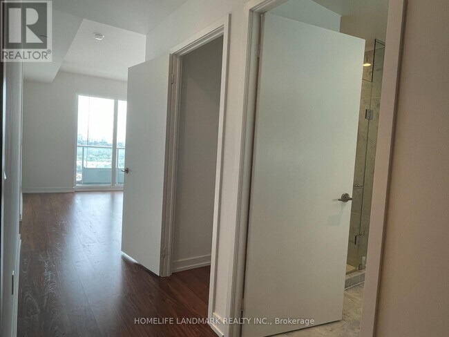 117-1117 McMahon Dr in Toronto, ON - Building Photo - Building Photo