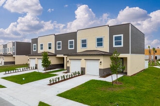 Sunset Lakes Townhomes in Ft. Myers, FL - Building Photo - Primary Photo