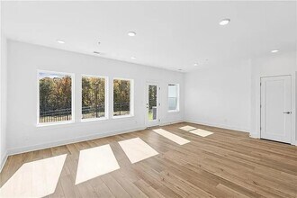 166 Redbud Rd in Canton, GA - Foto de edificio - Building Photo