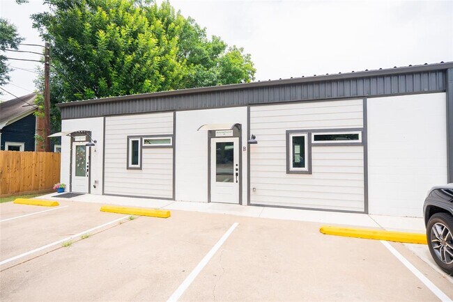 2612 Castle St in Waller, TX - Building Photo - Building Photo